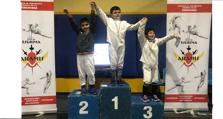 Colegio San Ignacio se instala en dos lugares del podio en Campeonato Escolar de Esgrima