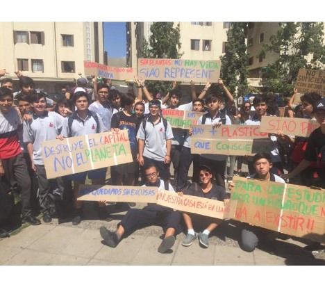Estudiantes del Colegio San Ignacio fueron parte de la Marcha por el Medio Ambiente