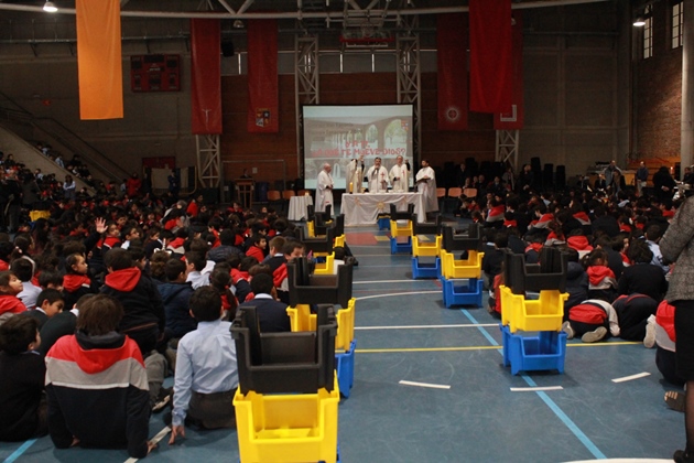 En el Día de San Ignacio nuestro Colegio se une al Reciclaje: Hagamos de nuestro Colegio una buena tierra.